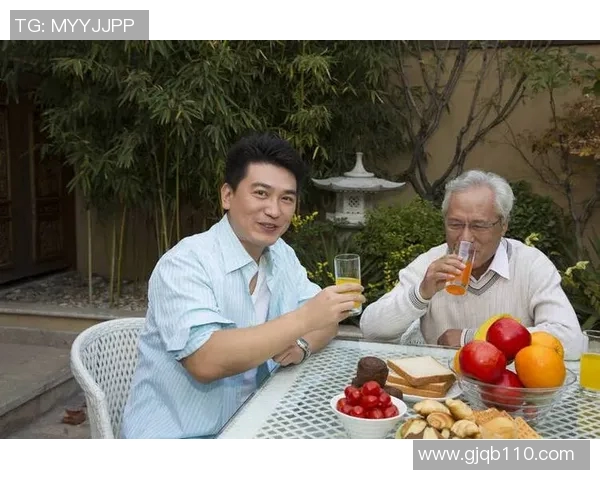 足球明星家庭生活揭秘精美图片展现他们的温馨时刻与亲情纽带